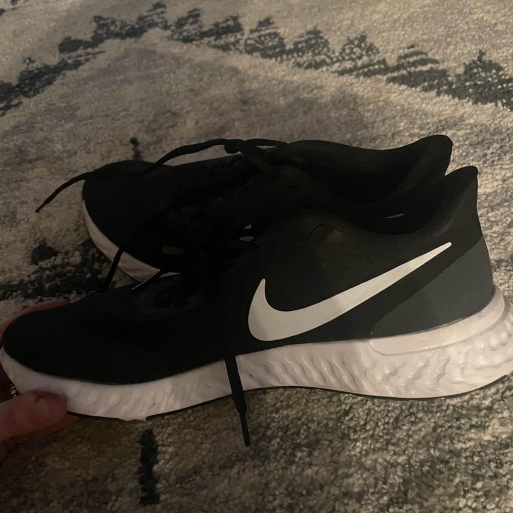 Women’s Nike revolution size 9